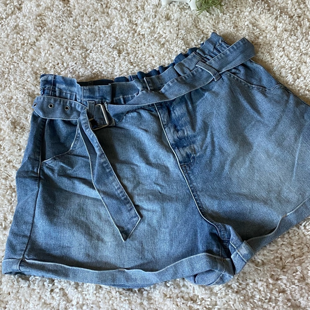 Women’s Blue Denim Paperbag Waist Jean Shorts with Belt